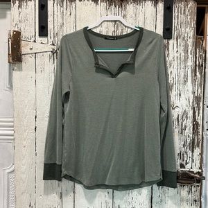 Split neck, lightweight pullover